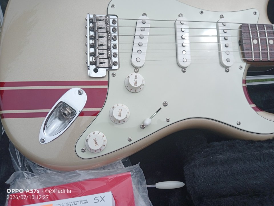 Fender John Mayer Signature 2005 – Shoreline Gold – Big Dipper de segunda mano · Foto 10 de 10 · A Coruña · 2750 €
