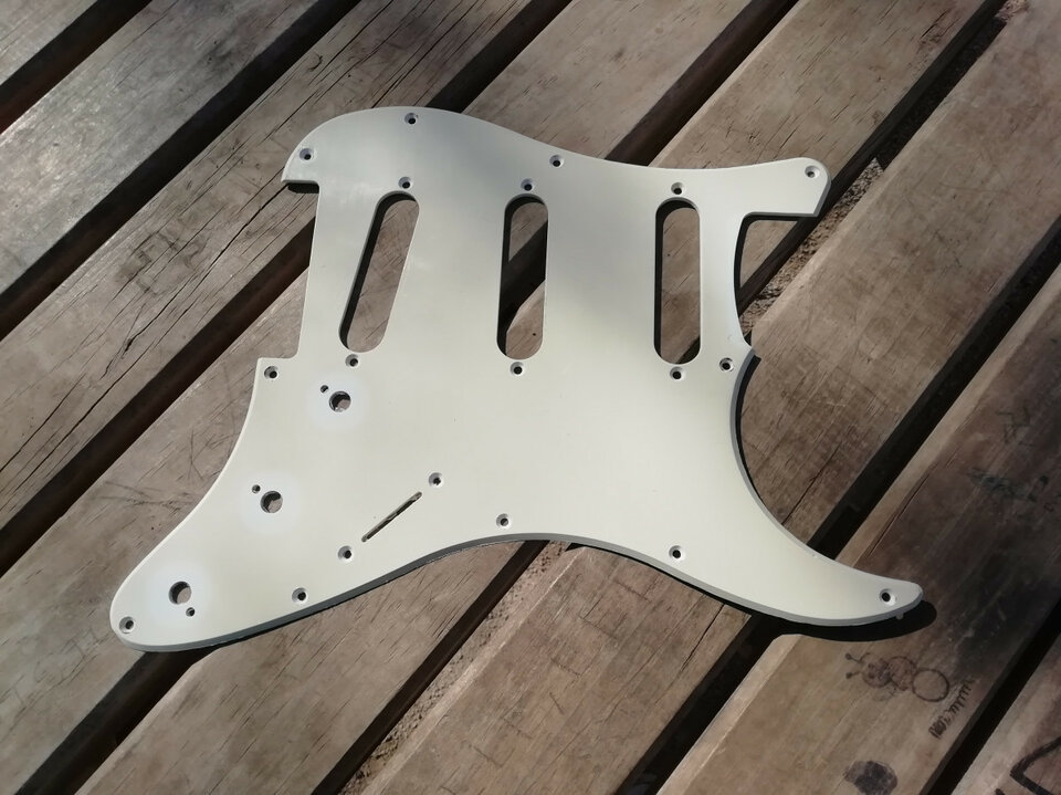 Golpeador Stratocaster años 80 extremadamente raro ¿ Squier Bullet ?