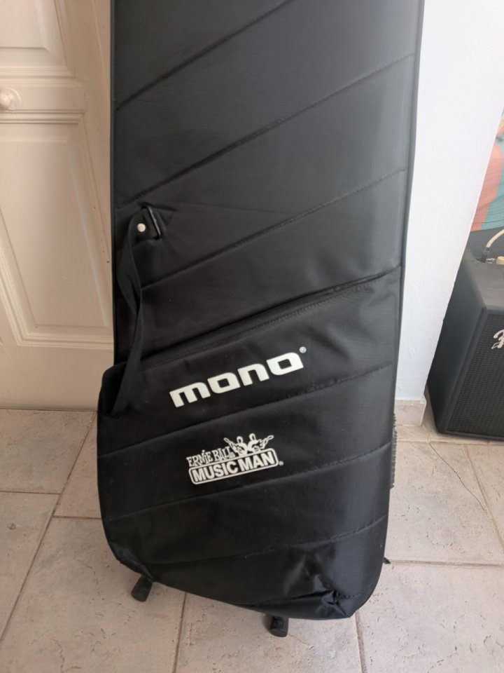 Music Man Stingray Tim Commerford de segunda mano · Foto 2 de 2 · Madrid · 3200 €