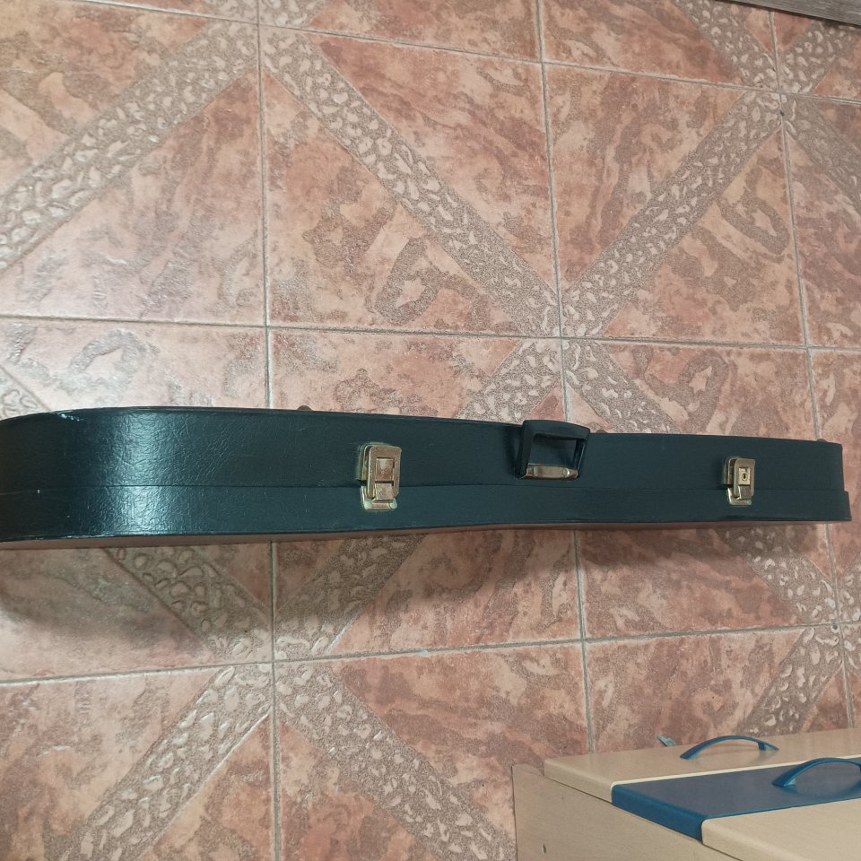 Estuche guitarra eléctrica vintage de segunda mano · Foto 3 de 5 · Málaga · 40 €