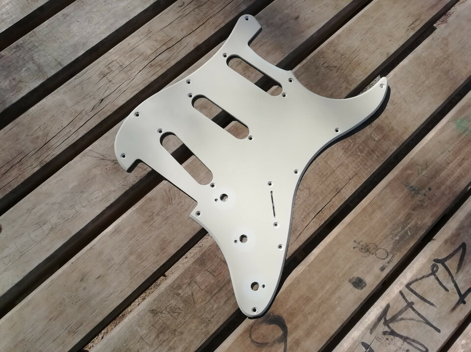 Golpeador Stratocaster años 80 extremadamente raro ¿ Squier Bullet ?