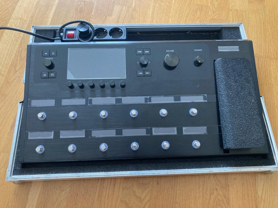 Helix Floor (+ThonCase) por Quad Cortex