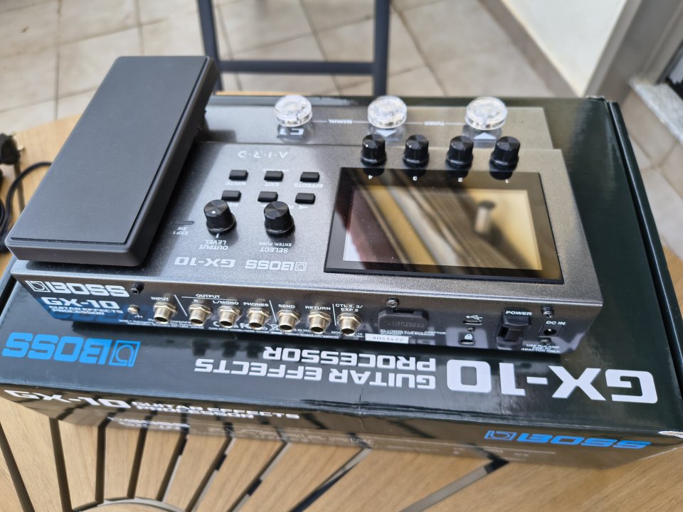 Boss GX-10 de segunda mano · Foto 2 de 3 · Valencia · 250 €