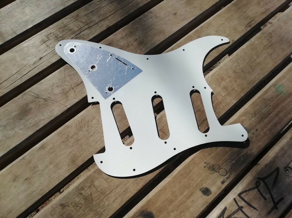 Golpeador Stratocaster años 80 extremadamente raro ¿ Squier Bullet ?