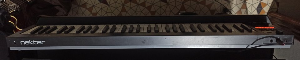 Teclado NEKTAR IMPACT GX61 (controlador MIDI 5 octavas)