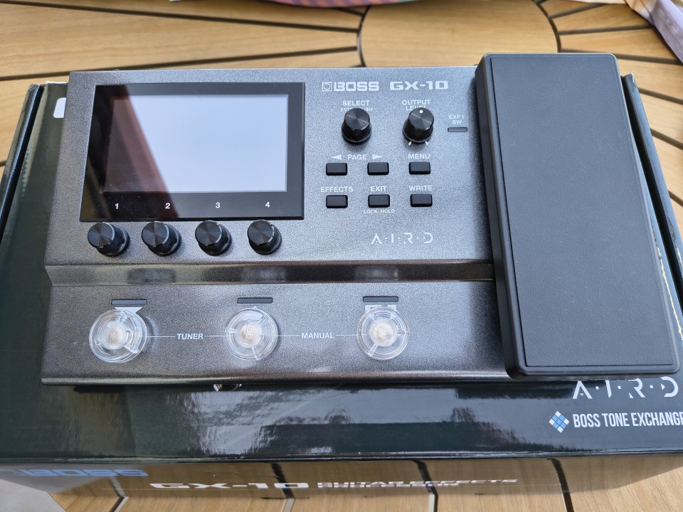 Boss GX-10 de segunda mano · Foto 1 de 3 · Valencia · 250 €