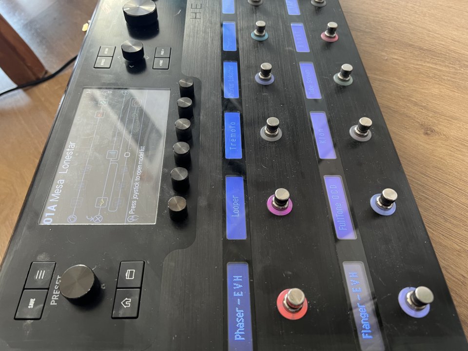 Helix floor + Two notes Torpedo Cab + chuches de segunda mano · Foto 4 de 7 · Madrid · 790 €