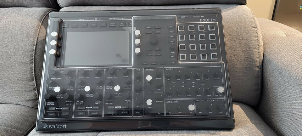 Waldorf Iridium desktop + decksaver de segunda mano · Foto 3 de 10 · Asturias · 1300 €