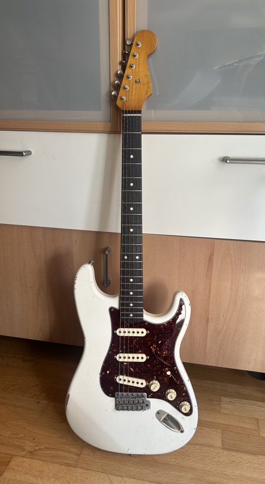 Vegarelics Stratocaster white de segunda mano · Foto 1 de 2 · Alicante · 1650 €