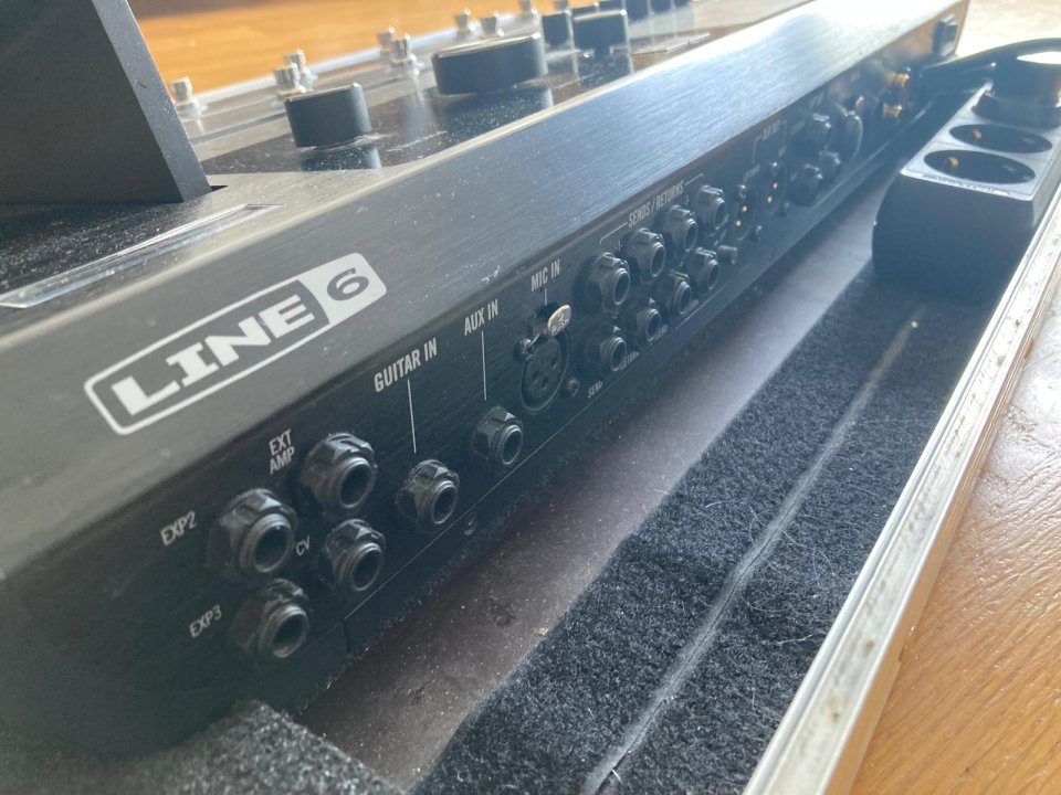 Helix Floor (+ThonCase) por Quad Cortex