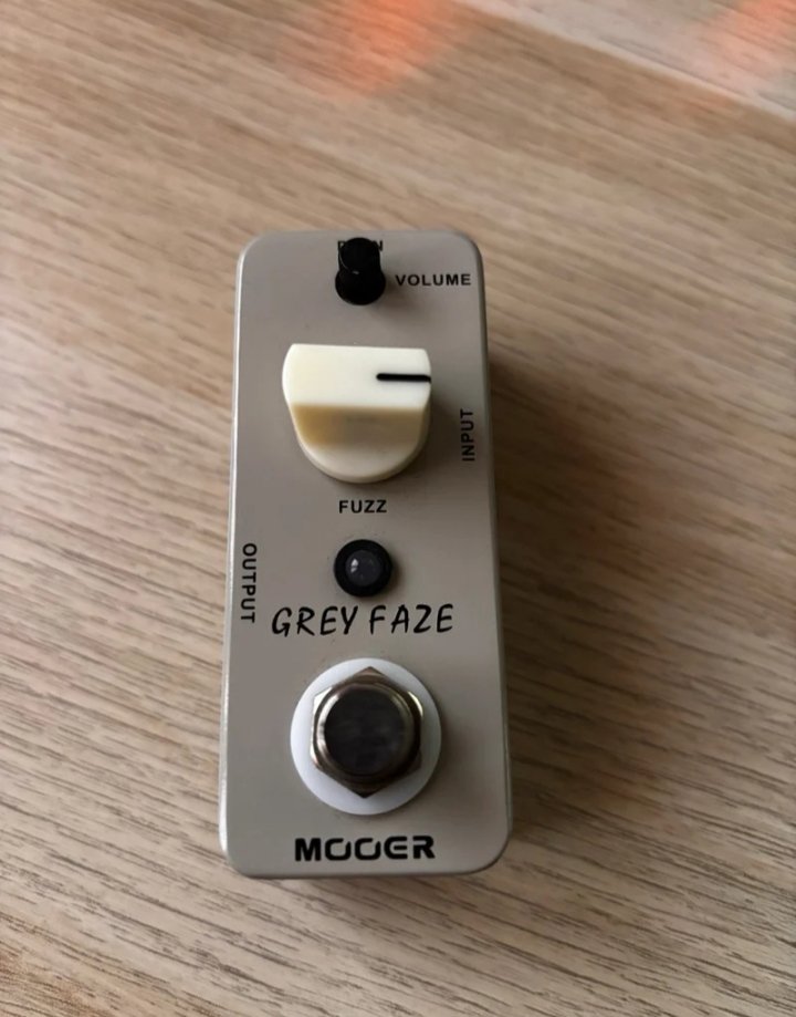 Pedal Fuzz Mooer Grey Fuzz (Fuzz Germanio) de segunda mano · Foto 1 de 3 · León · 30 €