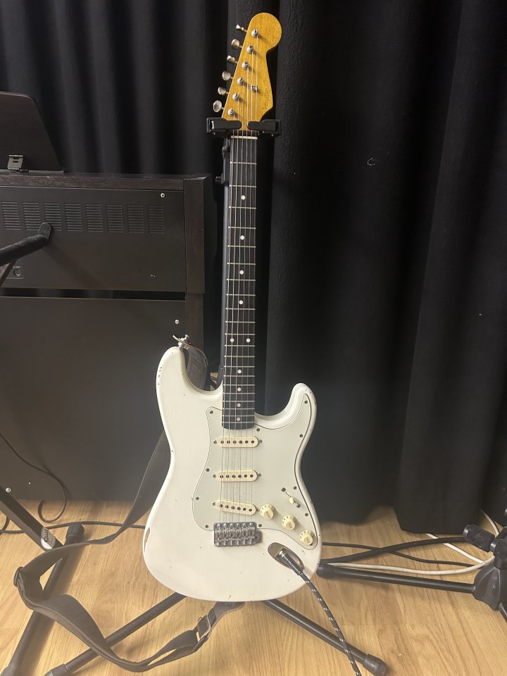 Vegarelics Stratocaster white de segunda mano · Foto 2 de 2 · Alicante · 1650 €