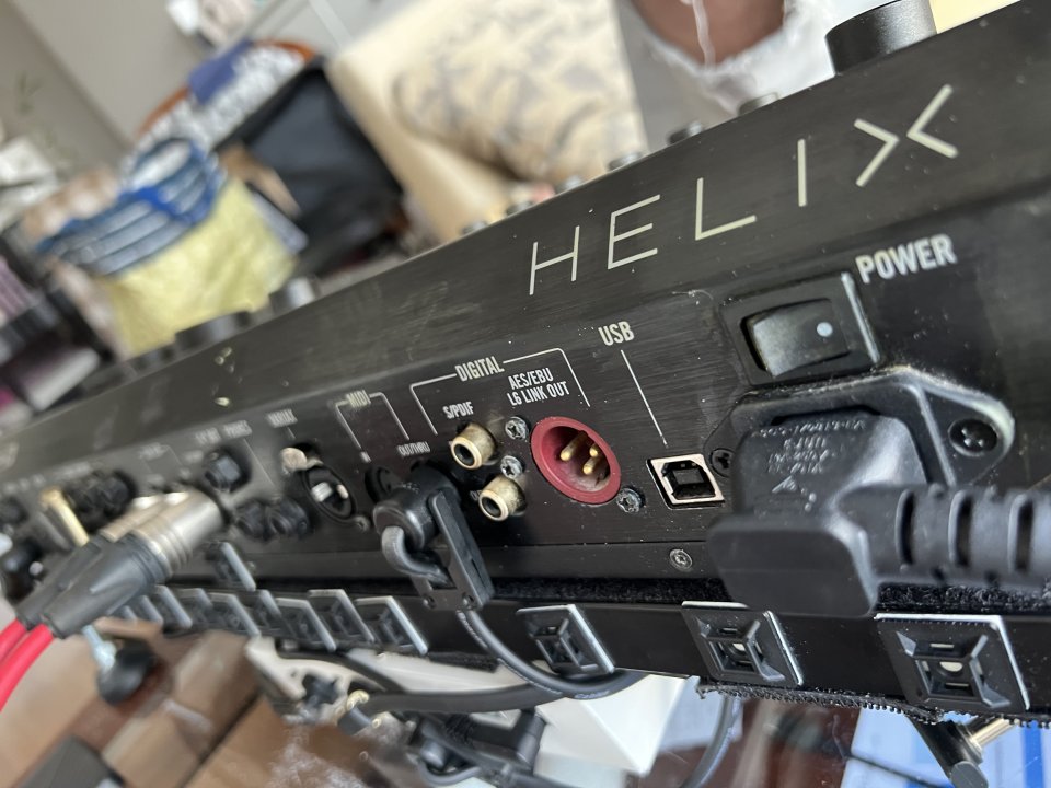 Helix floor + Two notes Torpedo Cab + chuches de segunda mano · Foto 6 de 7 · Madrid · 790 €