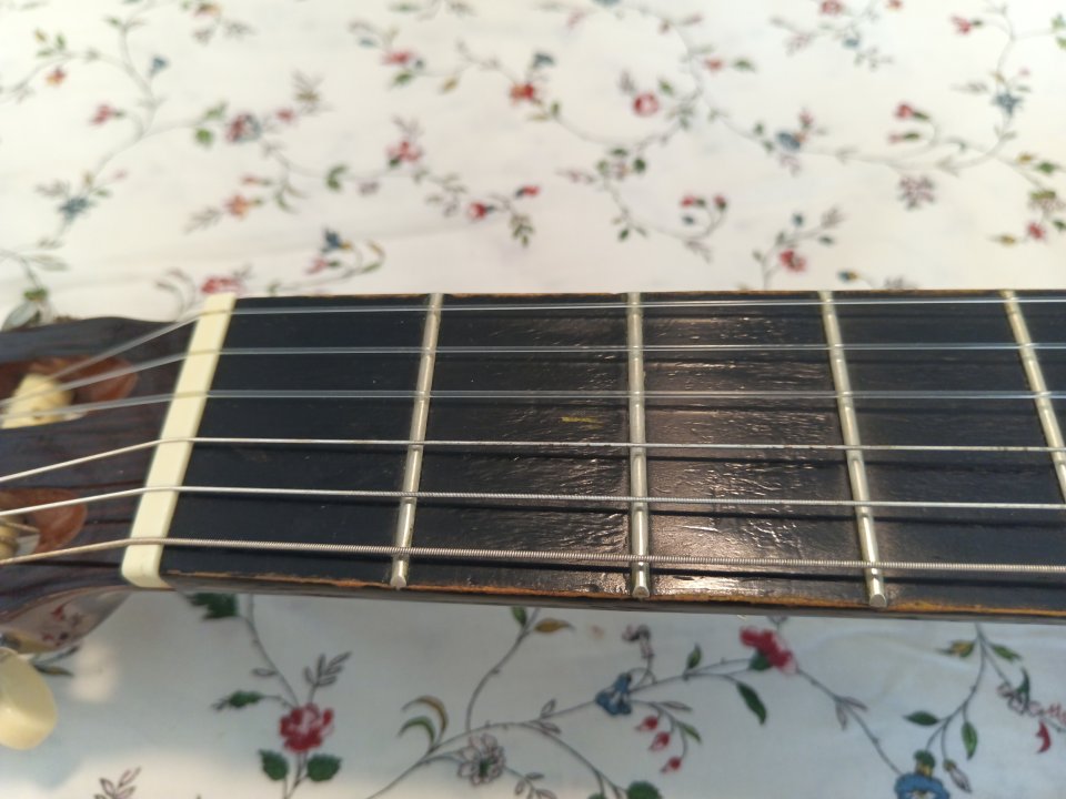 Guitarra clásica Hohner HC06 de segunda mano · Foto 6 de 10 · Cádiz · 35 €