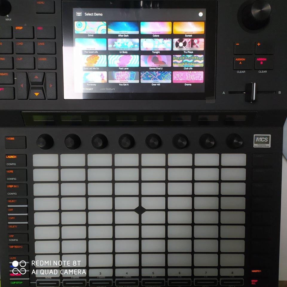 Akai force con tarjeta de memoria y decksaver