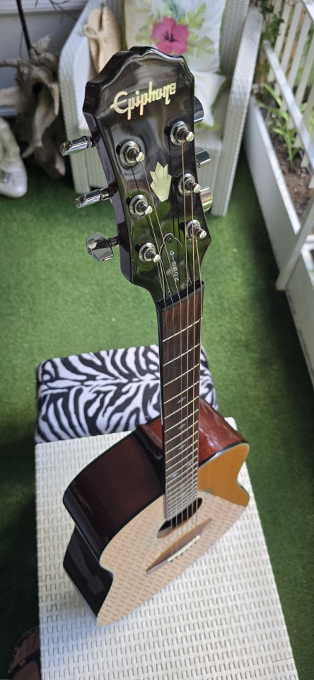Guitarra Acústica Epiphone Zurd@ de segunda mano · Foto 4 de 10 · Madrid · 160 €