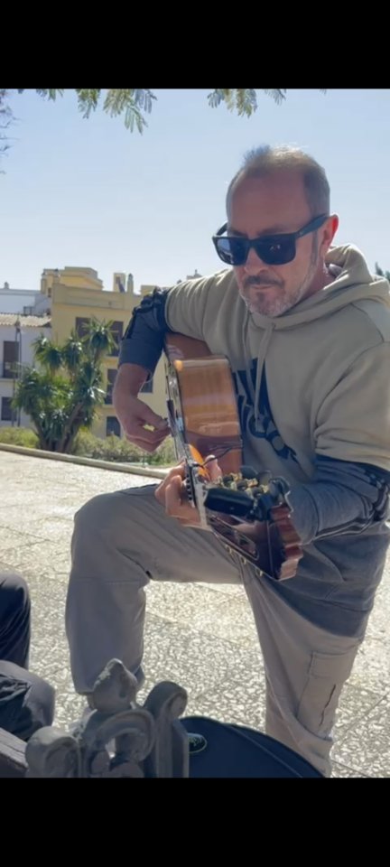 Guitarrista flamenco de segunda mano · Cádiz