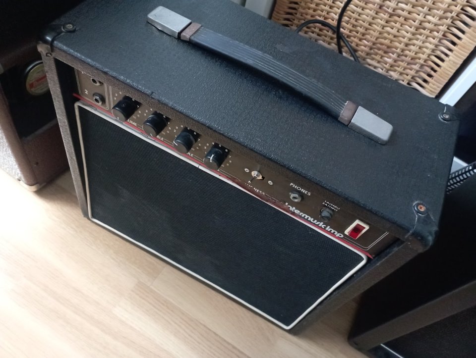 Amplificador Intermusic made in UK de los 70s de segunda mano · Foto 1 de 2 · Murcia · 100 €