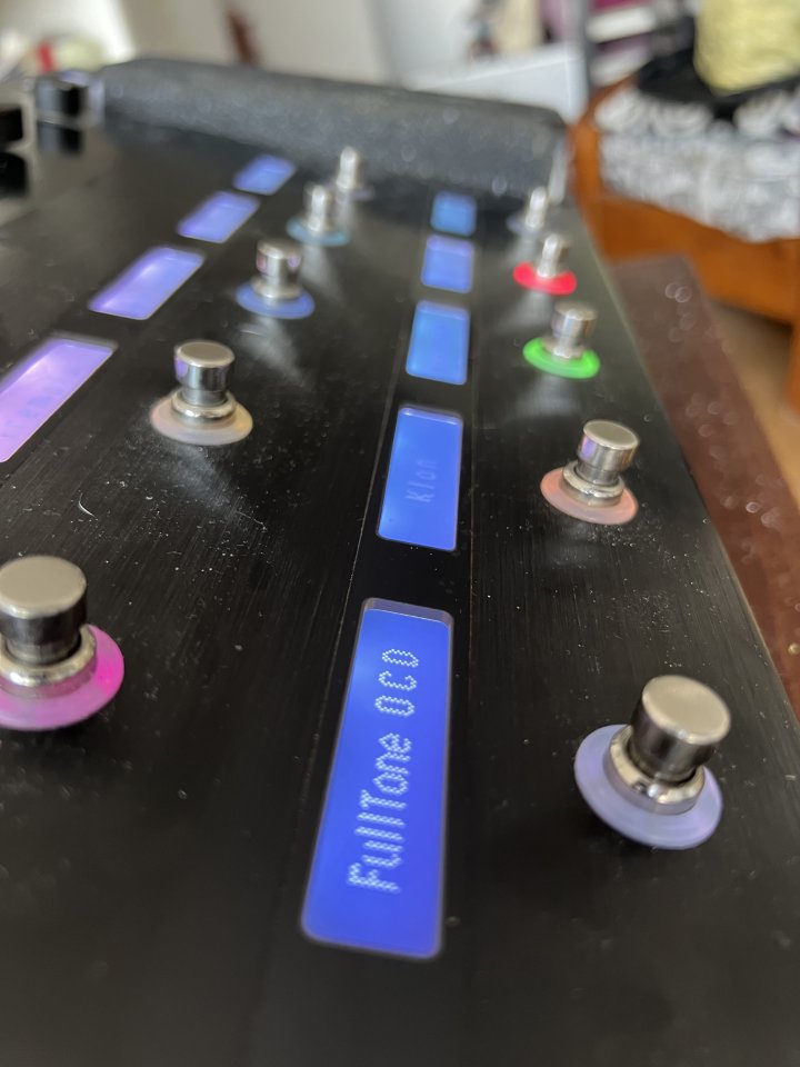 Helix floor + Two notes Torpedo Cab + chuches de segunda mano · Foto 7 de 7 · Madrid · 790 €