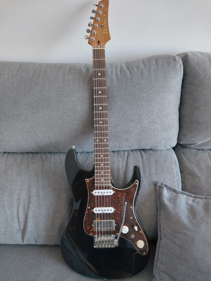 Ibanez AZ2204 Prestige de segunda mano · Foto 2 de 7 · Sevilla · 1100 €