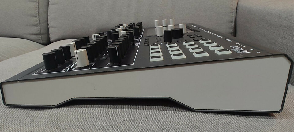 Waldorf Iridium desktop + decksaver de segunda mano · Foto 6 de 10 · Asturias · 1300 €