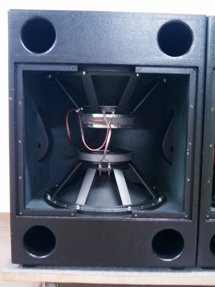 4 Sub V&dB 2 x 18" de segunda mano · Foto 9 de 10 · Palencia · 2800 €