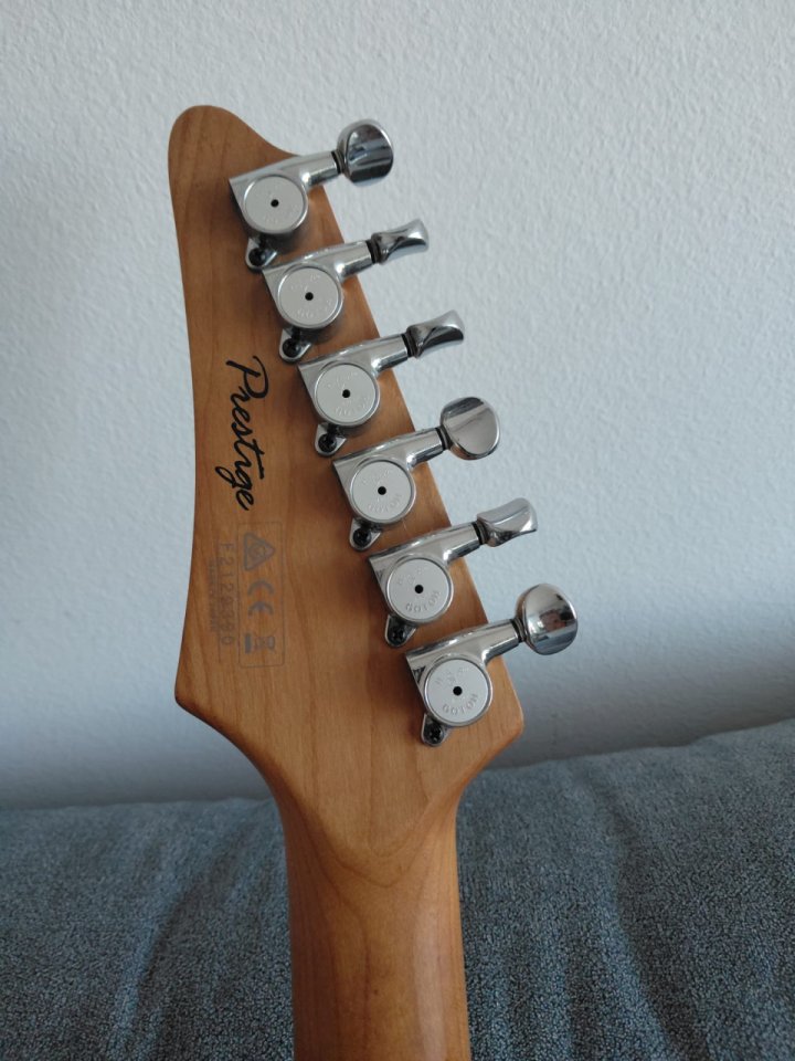 Ibanez AZ2204 Prestige de segunda mano · Foto 5 de 7 · Sevilla · 1100 €