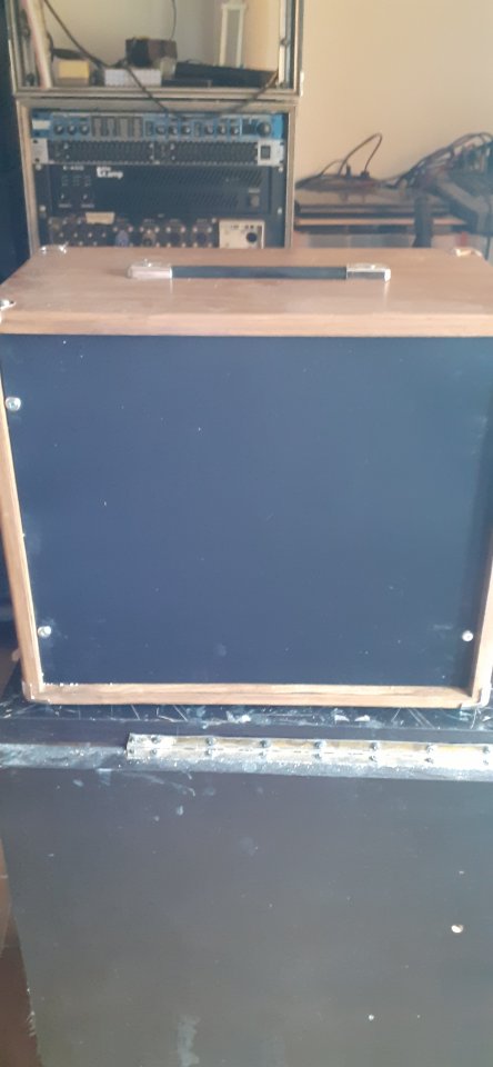 Pantalla artesanal 1x12 en madera de Abeto finlandes 18mm. de segunda mano · Foto 3 de 10 · Cáceres · 100 €