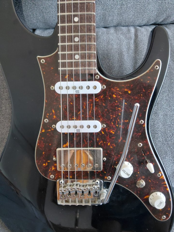 Ibanez AZ2204 Prestige de segunda mano · Foto 6 de 7 · Sevilla · 1100 €