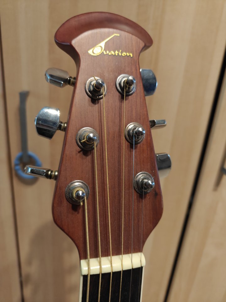 Ovation CS 157 Guitarra Electroacústica Korea 90's de segunda mano · Foto 3 de 7 · Sevilla · 250 €