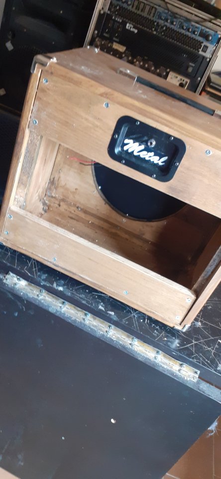 Pantalla artesanal 1x12 en madera de Abeto finlandes 18mm. de segunda mano · Foto 4 de 10 · Cáceres · 100 €