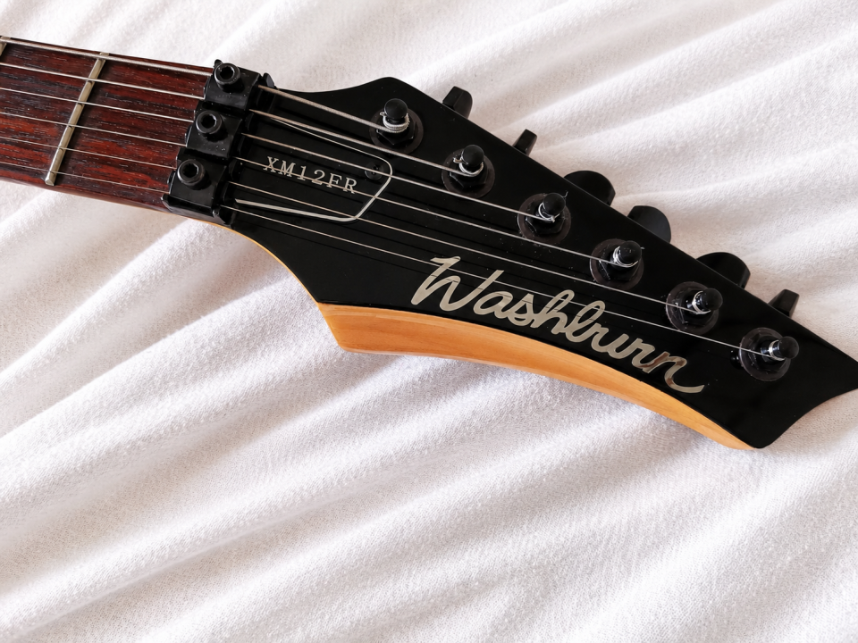 Guitarra Washburn XM12FR con Floyd Rose 2012 Samick de segunda mano · Foto 4 de 10 · Madrid · 160 €