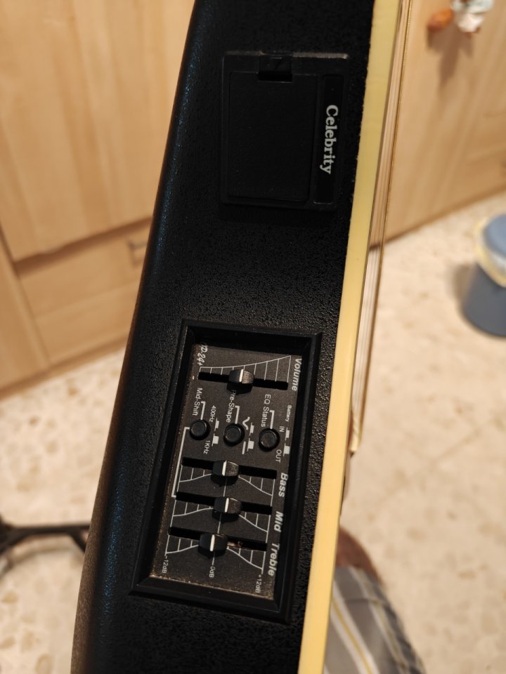 Ovation CS 157 Guitarra Electroacústica Korea 90's de segunda mano · Foto 4 de 7 · Sevilla · 250 €