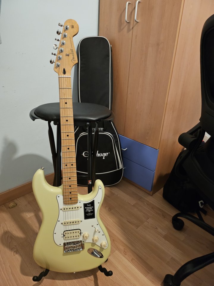 Fender Pllayer II Hialeah de segunda mano · Foto 1 de 5 · Madrid · 700 €