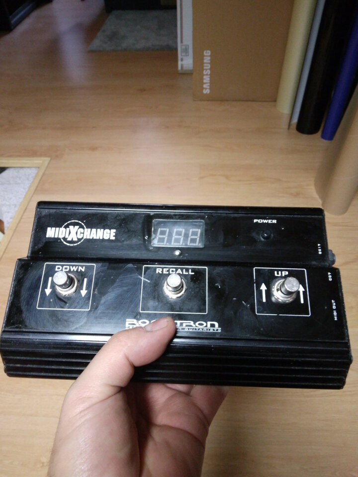 Pedalera midi ROCKTRON MIDIXCHANGE