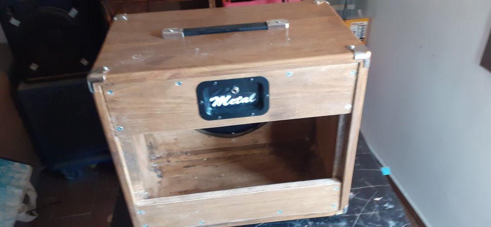 Pantalla artesanal 1x12 en madera de Abeto finlandes 18mm. de segunda mano · Foto 6 de 10 · Cáceres · 100 €