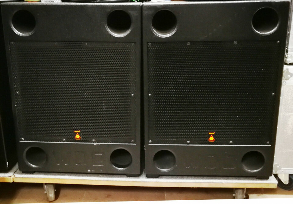 4 Sub V&dB 2 x 18" de segunda mano · Foto 3 de 10 · Palencia · 2800 €