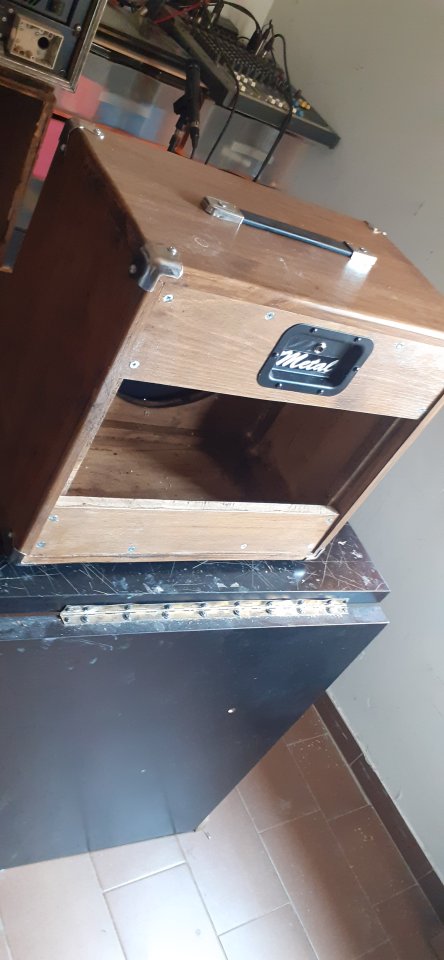 Pantalla artesanal 1x12 en madera de Abeto finlandes 18mm. de segunda mano · Foto 7 de 10 · Cáceres · 100 €