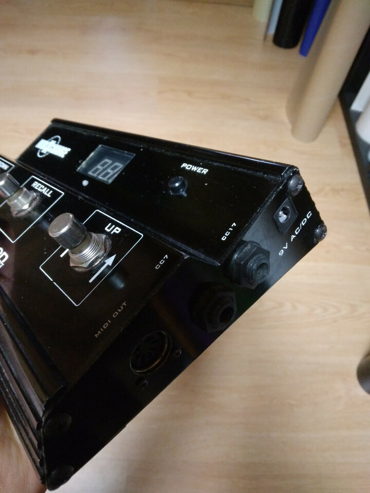 Pedalera midi ROCKTRON MIDIXCHANGE