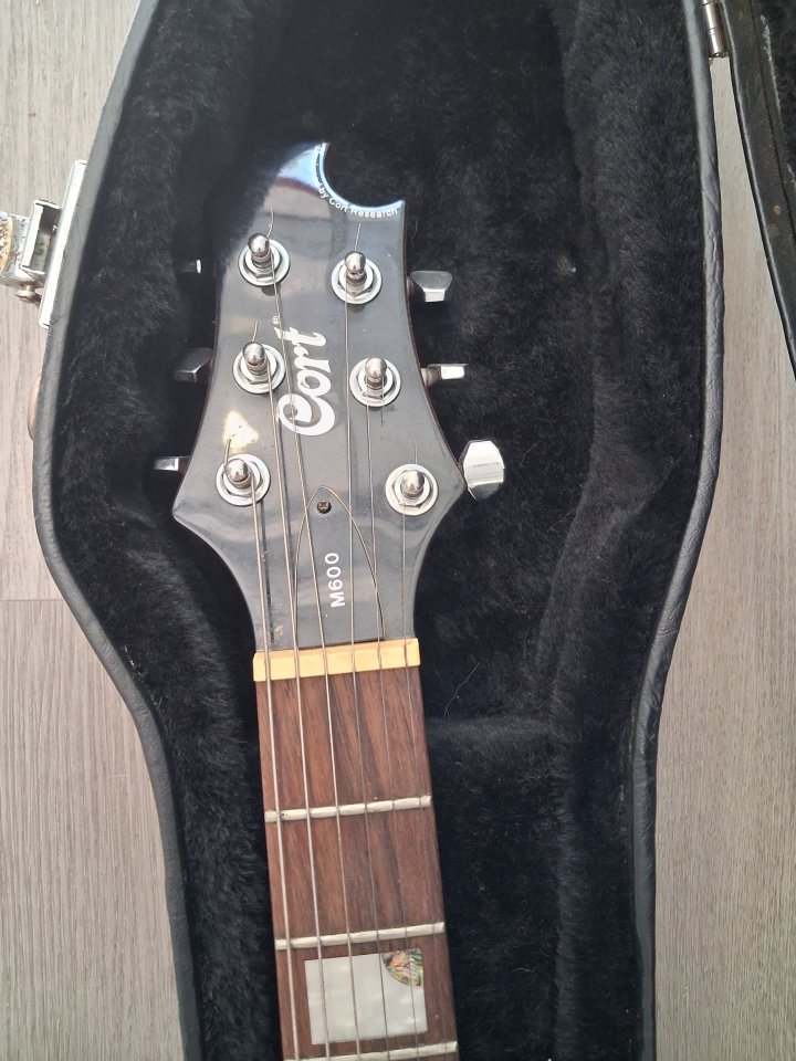 CORT M600 2005 de segunda mano · Foto 3 de 4 · Salamanca · 580 €