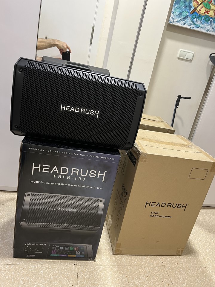 HeadRush FRFR-108 + Trípode Pyle de segunda mano · Foto 1 de 10 · Barcelona · 200 €