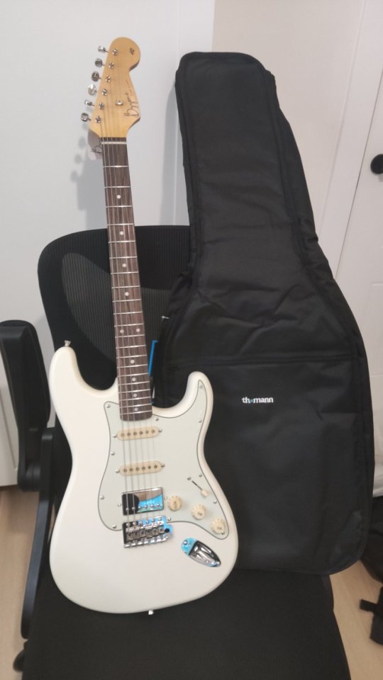 Guitarra Bygone Spicy Stratocaster HSS de segunda mano · Foto 5 de 6 · Valencia · 650 €