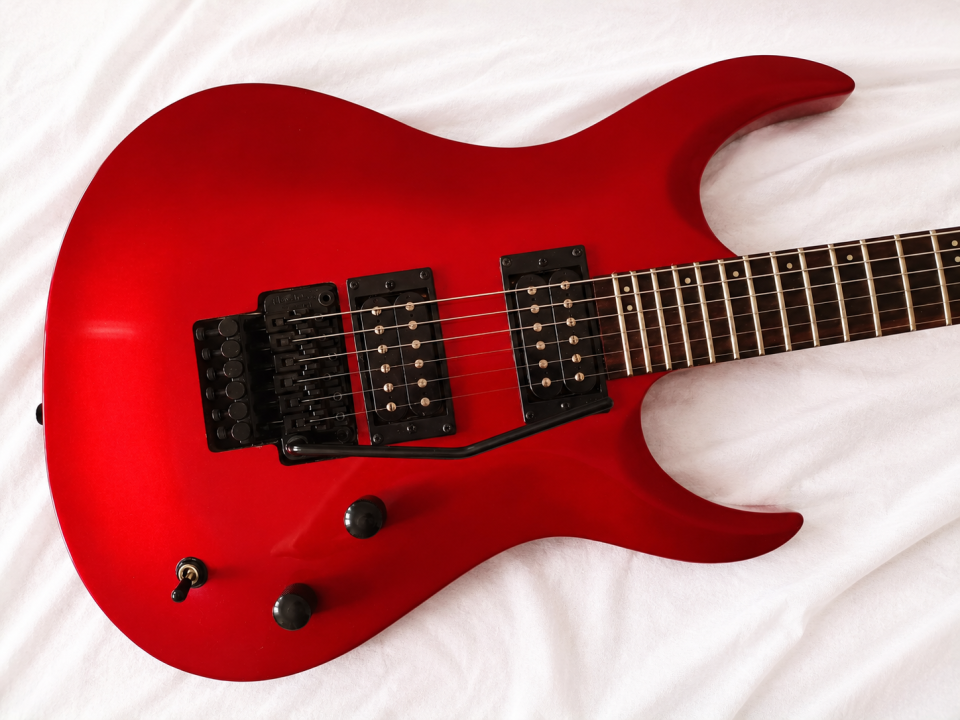 Guitarra Washburn XM12FR con Floyd Rose 2012 Samick de segunda mano · Foto 8 de 10 · Madrid · 160 €