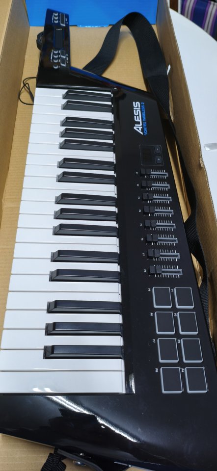 Alesis Vortex Wireless 2 – keytar MIDI inalámbrico de segunda mano · Foto 1 de 10 · Salamanca · 185 €