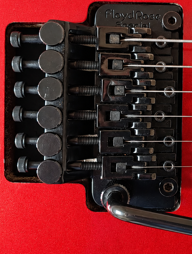 Guitarra Washburn XM12FR con Floyd Rose 2012 Samick de segunda mano · Foto 9 de 10 · Madrid · 160 €