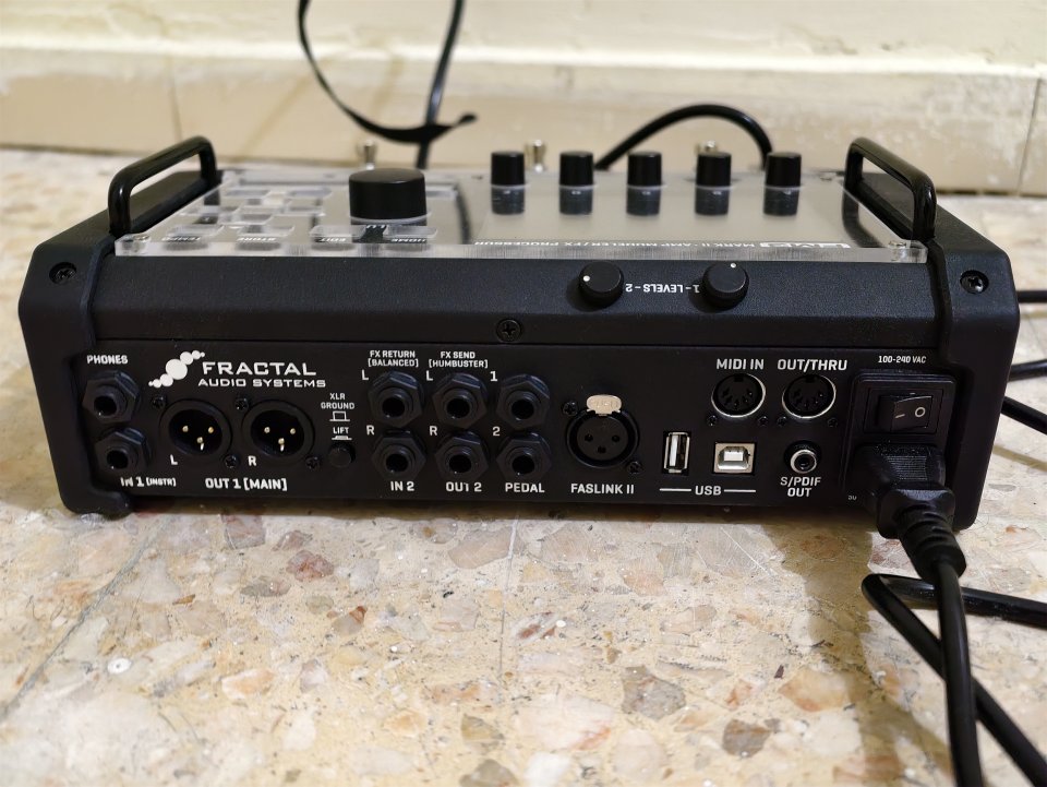 Fractal Audio FM3 Mark II Turbo+Cab packs y IRs de pago extra de segunda mano · Foto 4 de 4 · Madrid · 1099 €