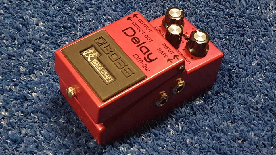 Pedal Boss DM-2 Waza Craft Analog Delay Japón