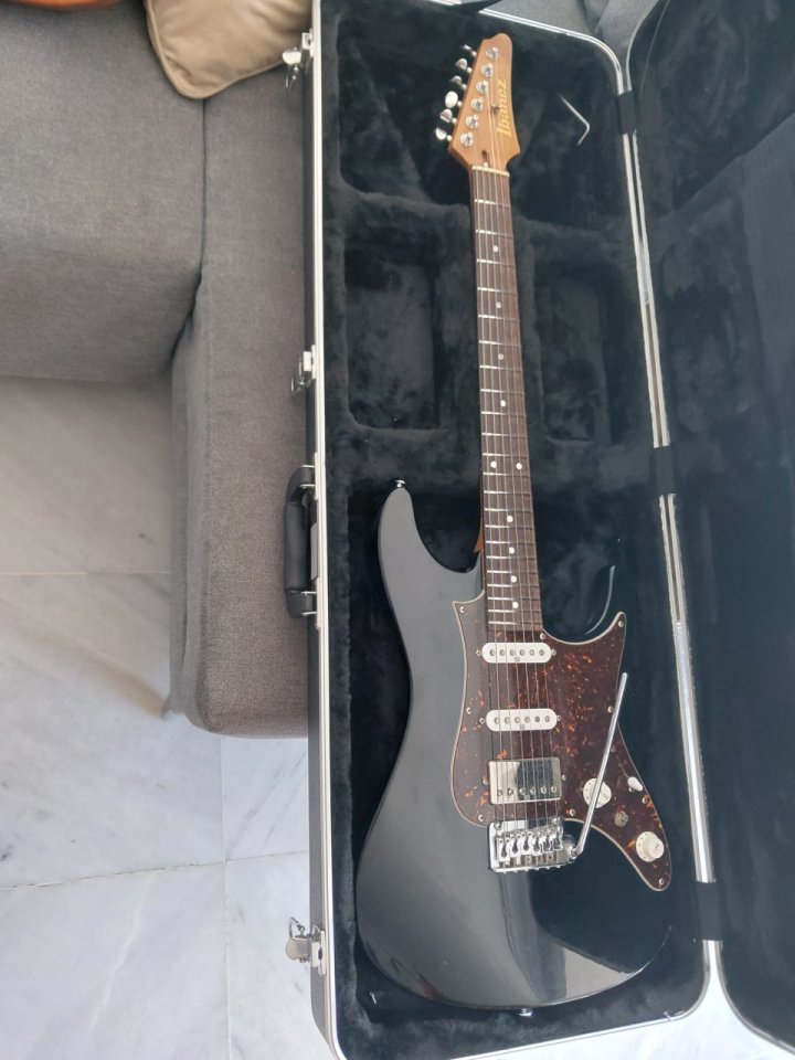 Ibanez AZ2204 Prestige de segunda mano · Foto 1 de 7 · Sevilla · 1100 €