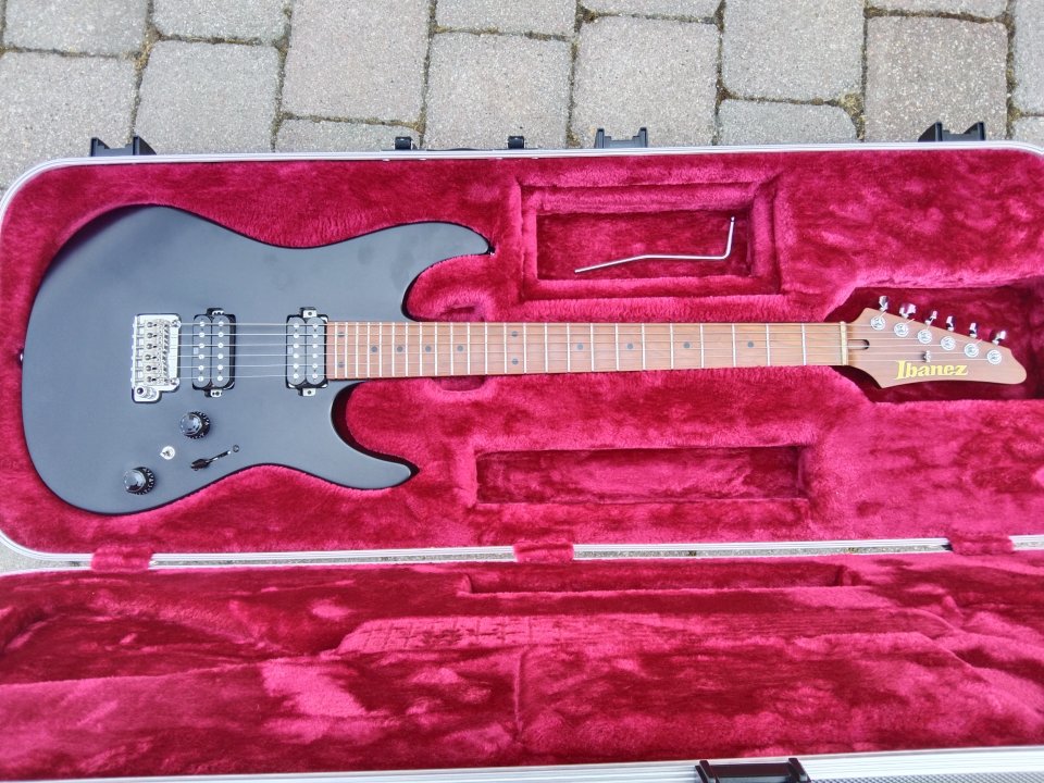 Ibanez AZ 2402 Prestige de segunda mano · Foto 2 de 10 · Navarra · 1600 €