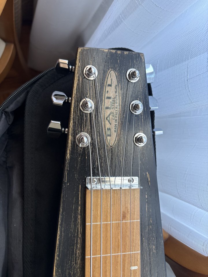 BALI'L LAP STEEL by Giulio MOFFA de segunda mano · Foto 3 de 8 · A Coruña · 200 €